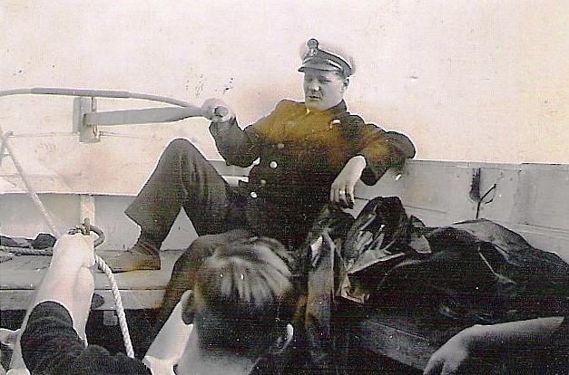 1945, 17TH NOVEMBER - ALEC ERNEST BLOIS, 07., YEOMAN BLOIS INSTRUCTOR, COXSWAIN OF A CUTTER.jpg