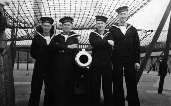 1941, MAY - ROBERT THOMAS, 02, ROBERT IS ON THE LEFT.jpg