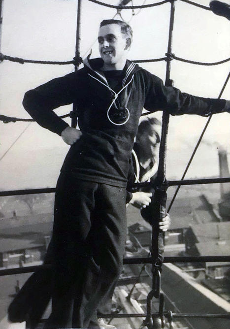 UNDATED - UNKNOWN GANGES BOYS, ON THE MAST, DETAILS WANTED, 61.jpg