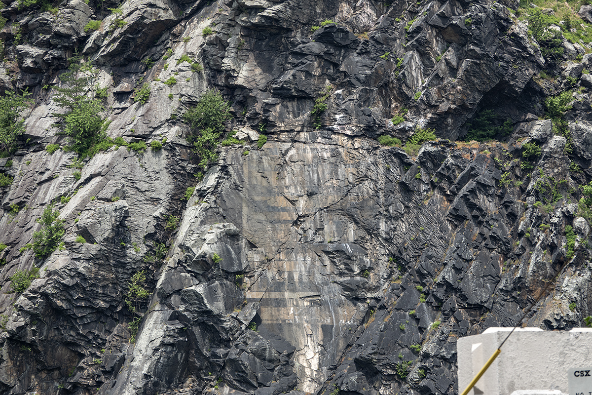The mysterious sign above the tunnel
