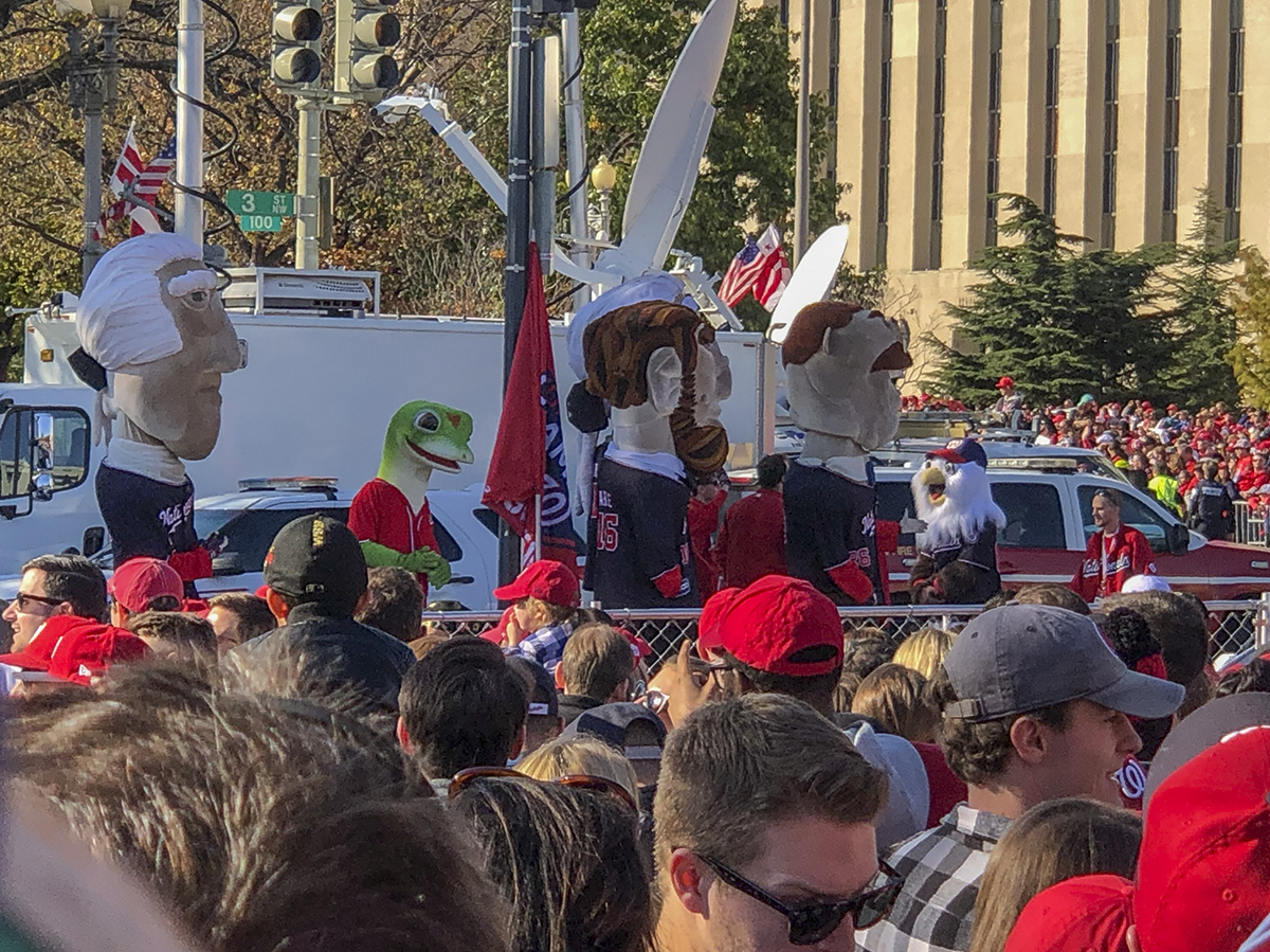 On the challenges of photographing victory parades