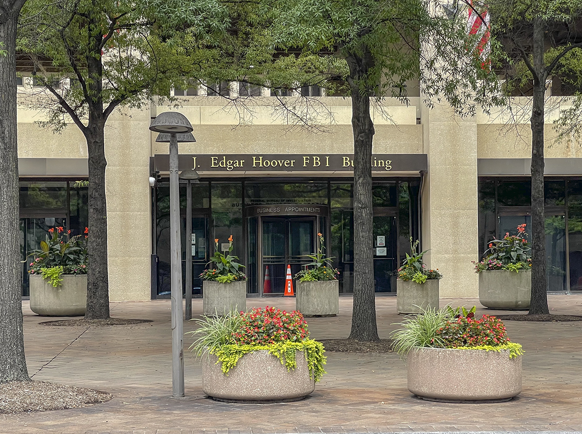 Ugly lights at the FBI