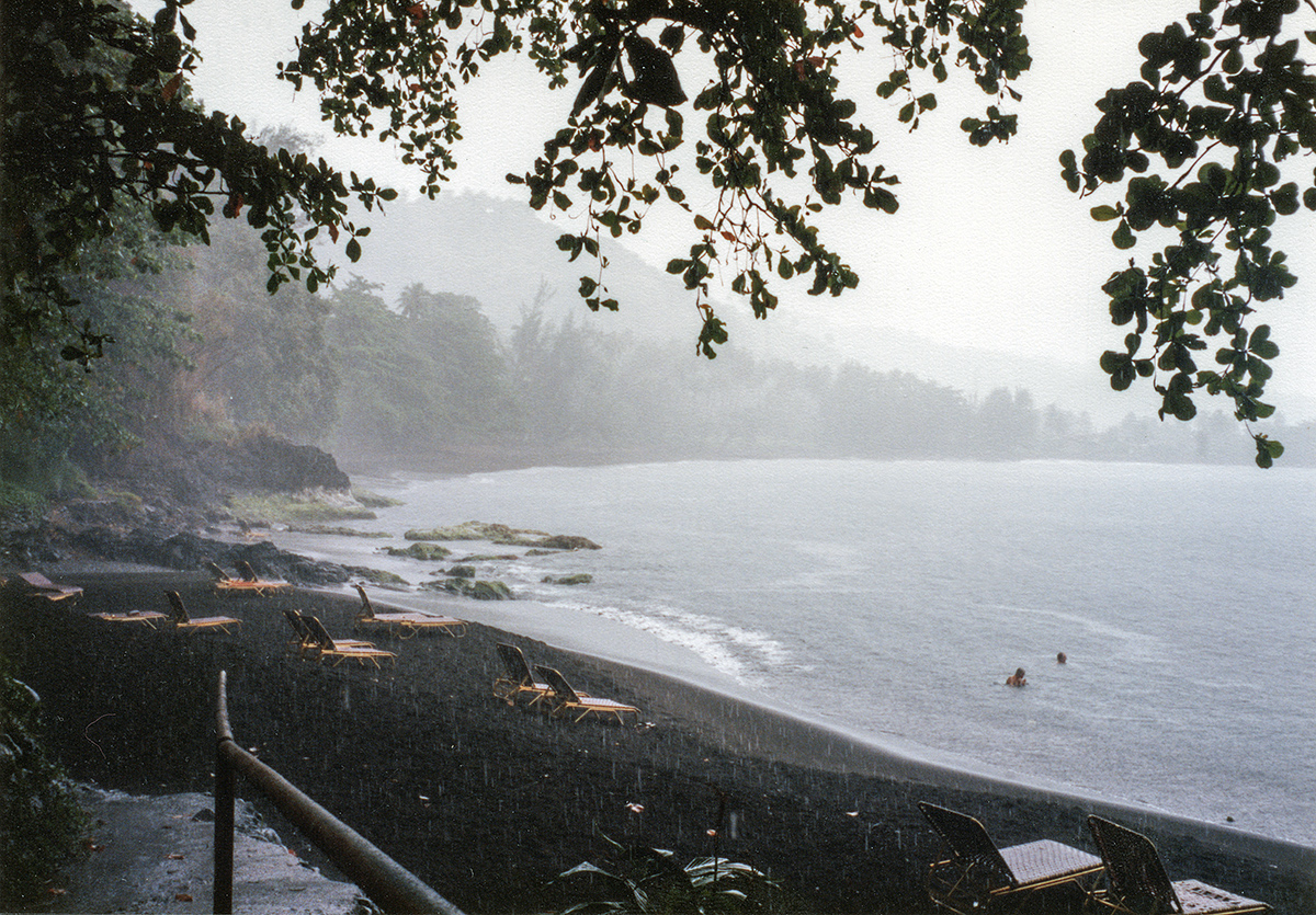 Black sand beach, Taharaa