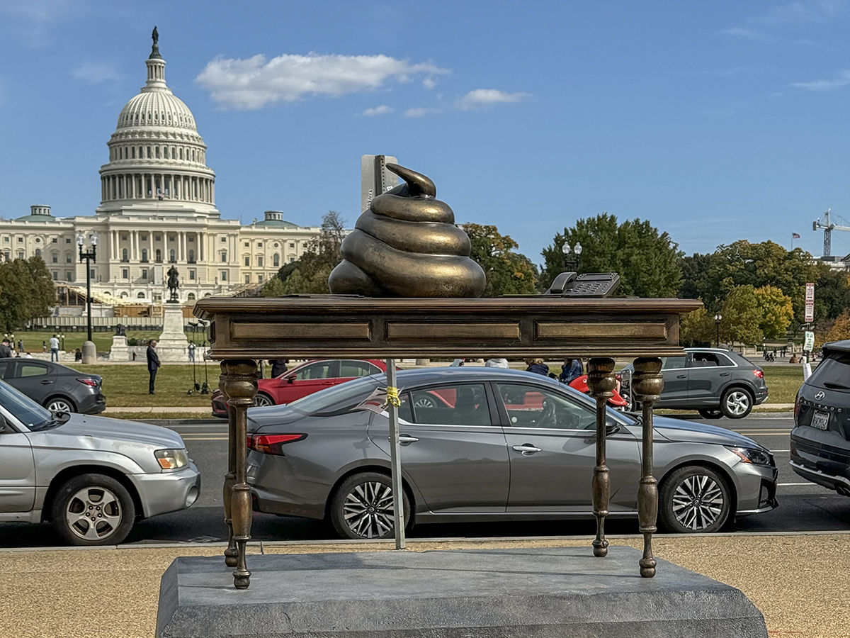 Poop statue honoring January 6 rioters