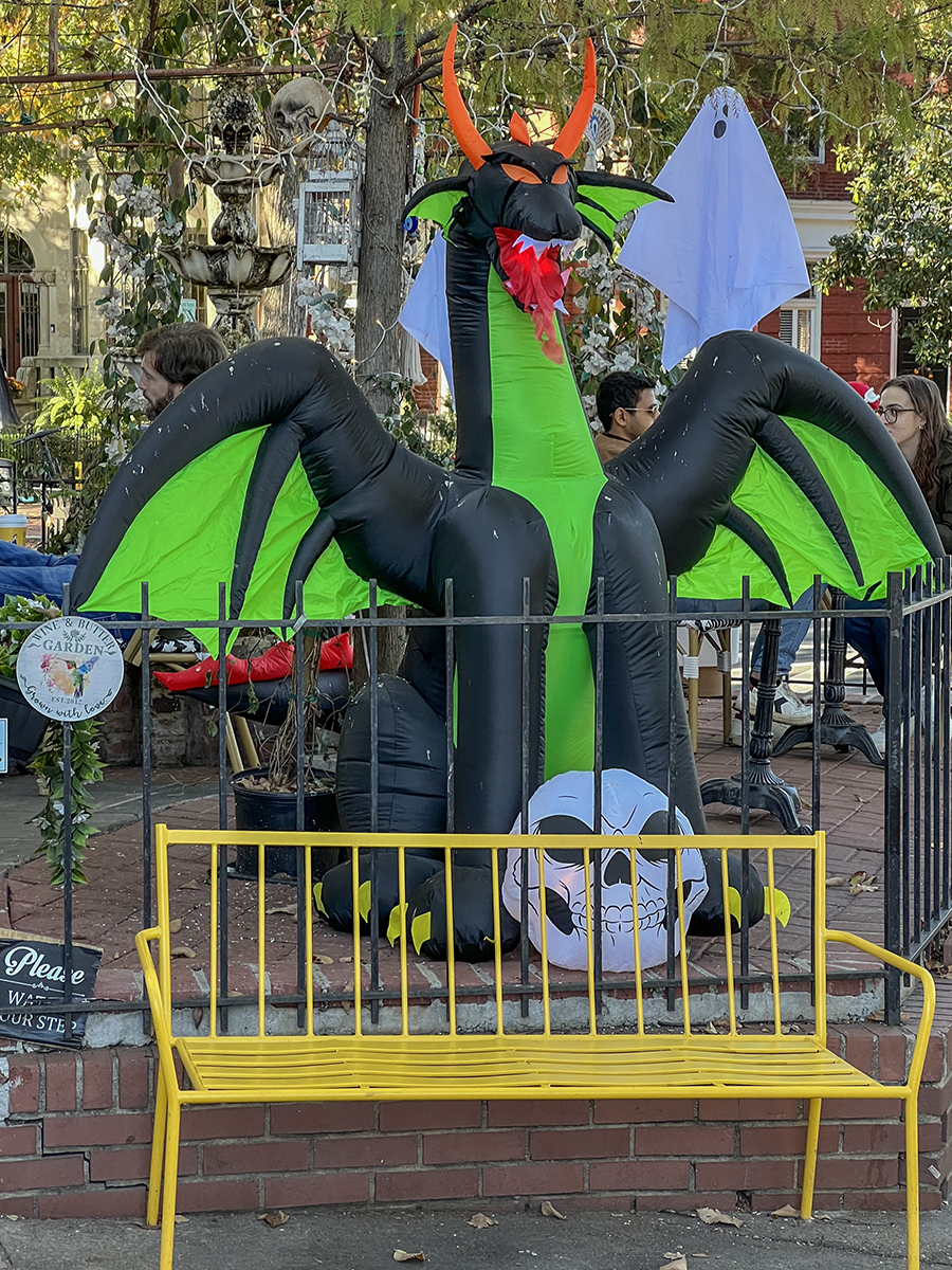 Capitol Hill goes all out for Halloween (5/8) 