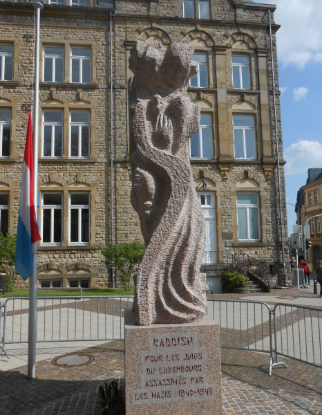  Memorial to Luxembourg Jews outside Notre Dame