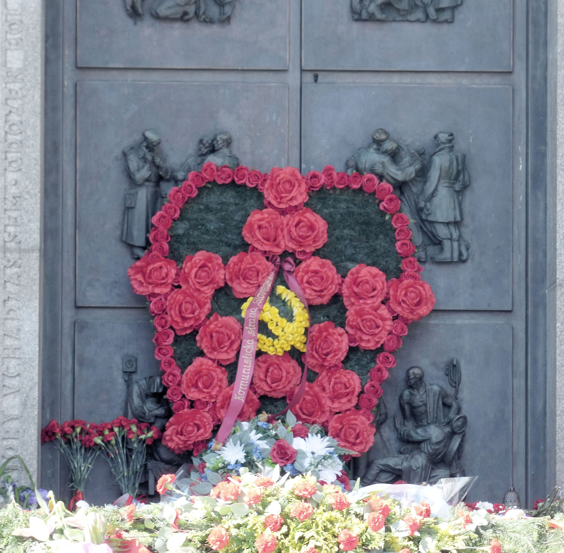 Slavin_memorial to and graves of Soviet soldiers who liberated Bratislava April 1945 