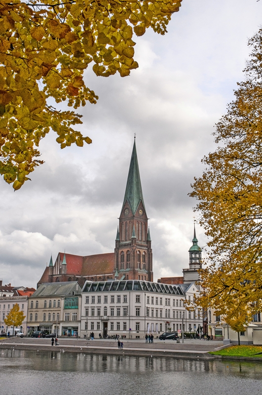 The Dom beyond the Pfaffenteich lake