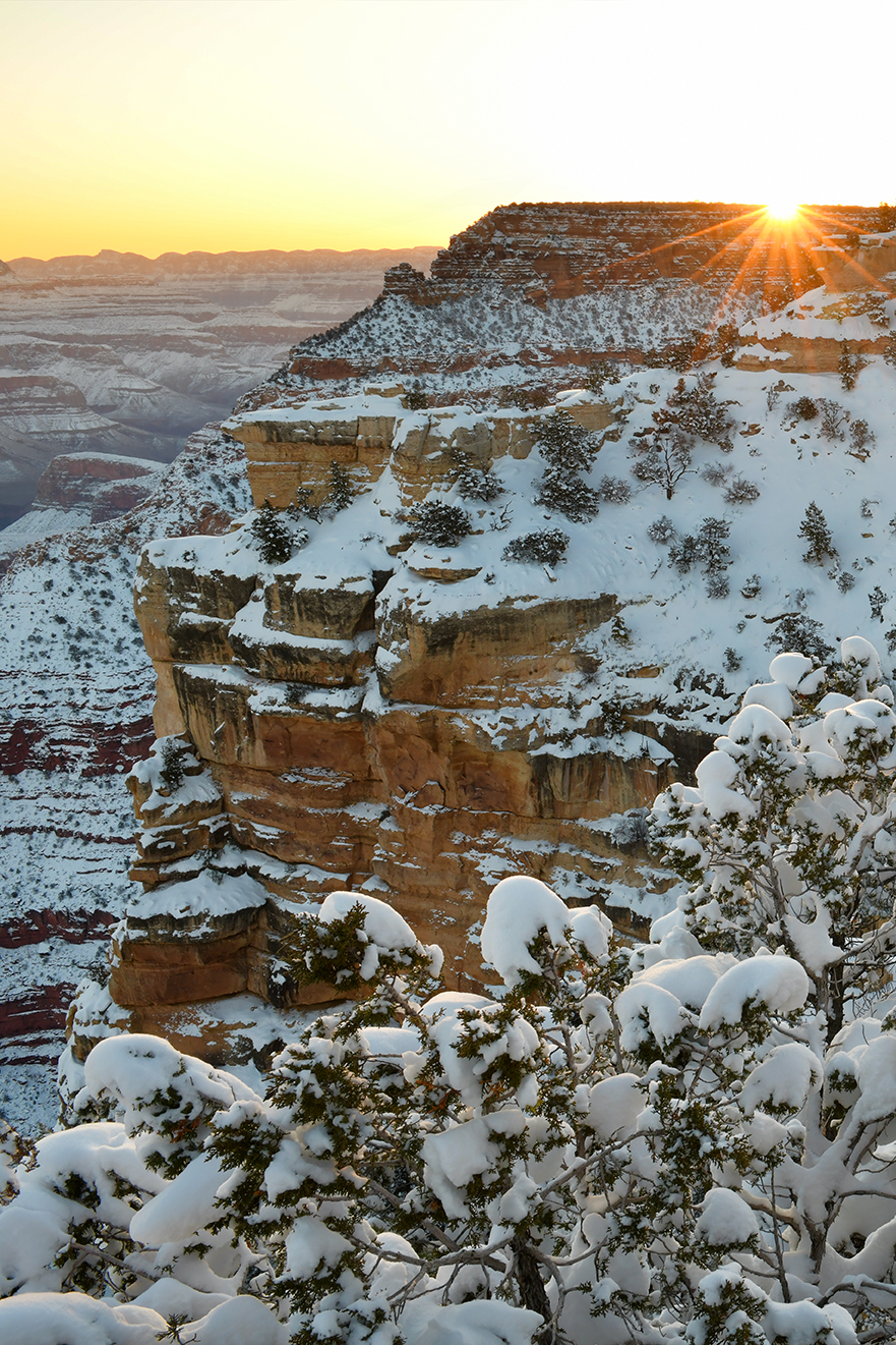 AZ - Grand Canyon NP Mather Point Sunrise Sunflare.jpg