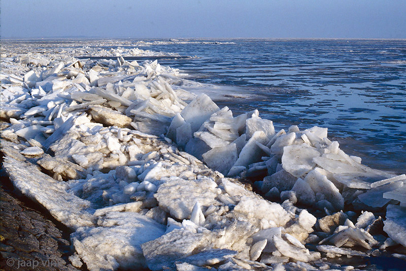 Ice shove at Waddendyke - Kruiend ijs tegen de Waddendijk