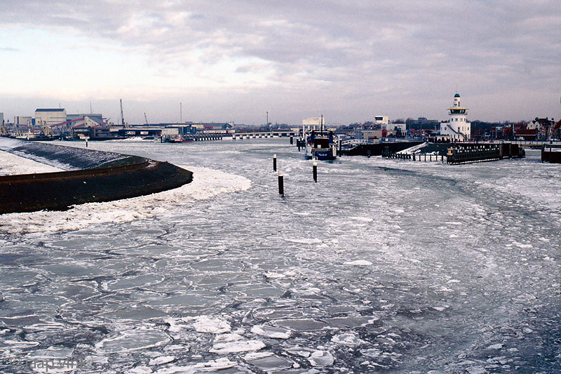 MV Friesland entering Harlingen Harbour - MS Friesland loop haven Harlingen binnen