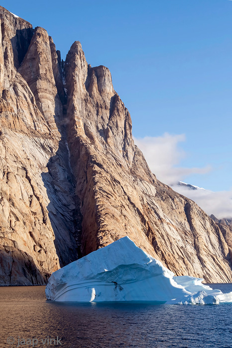 Iceberg in fjord - IJsberg in fjord