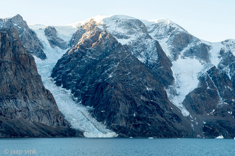 Shadow side with glaciers - Schaduwzijde met gletsjers