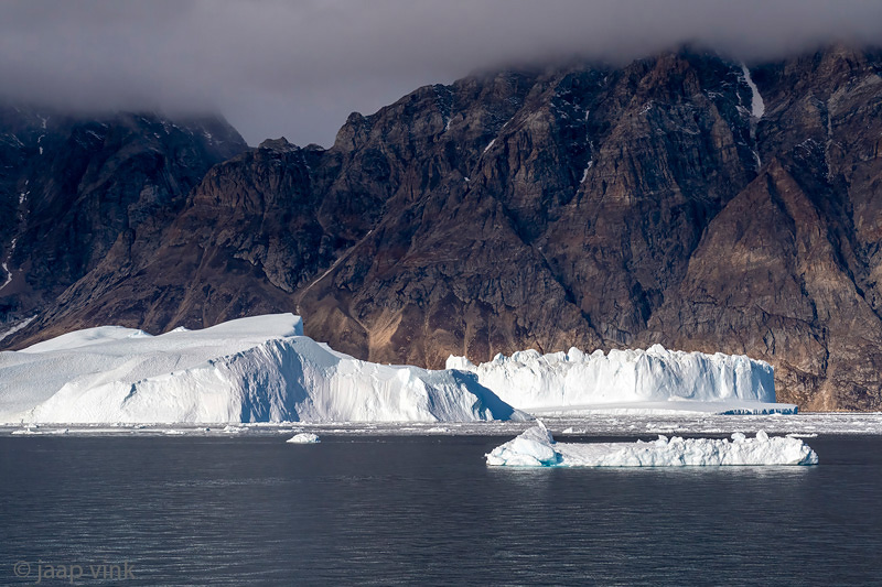 Icebergs in fjord - IJsbergen in fjord