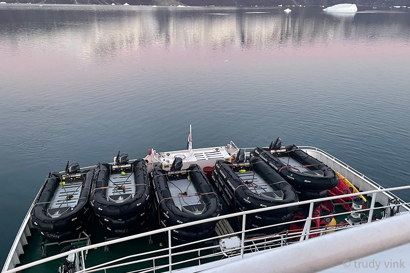 Aft deck with Zodiacs - Achterdek met Zodiacs