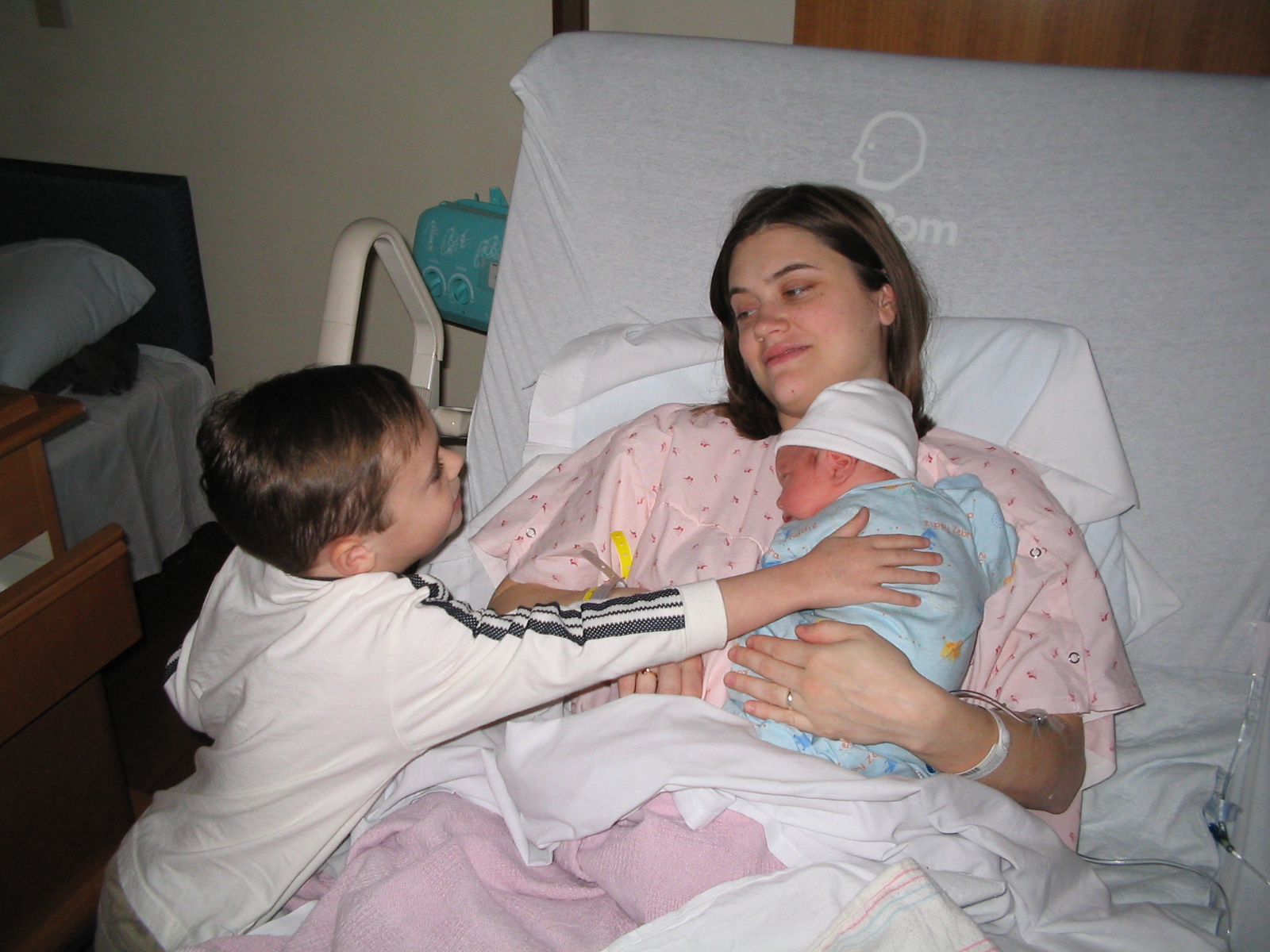 Robyn, Henry and Wyatt.JPG