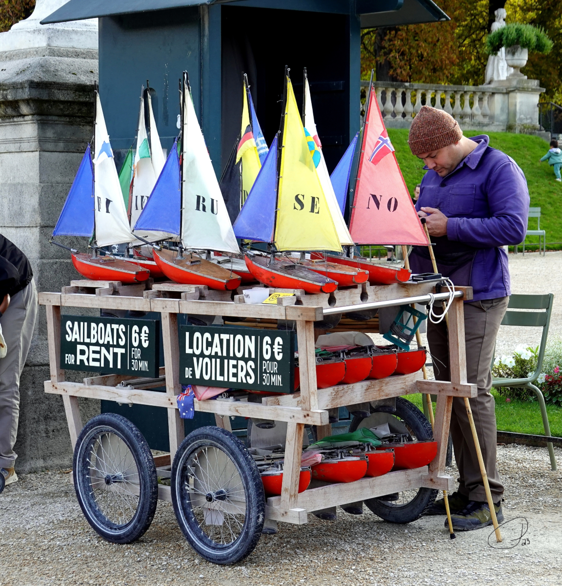 Luxembourg Garden - Sailboats for Rent