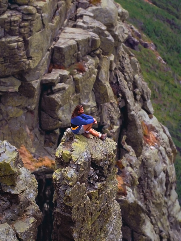 CRAGGY GRANITE PILLAR / CHIMNEY SPIKE COLUMN