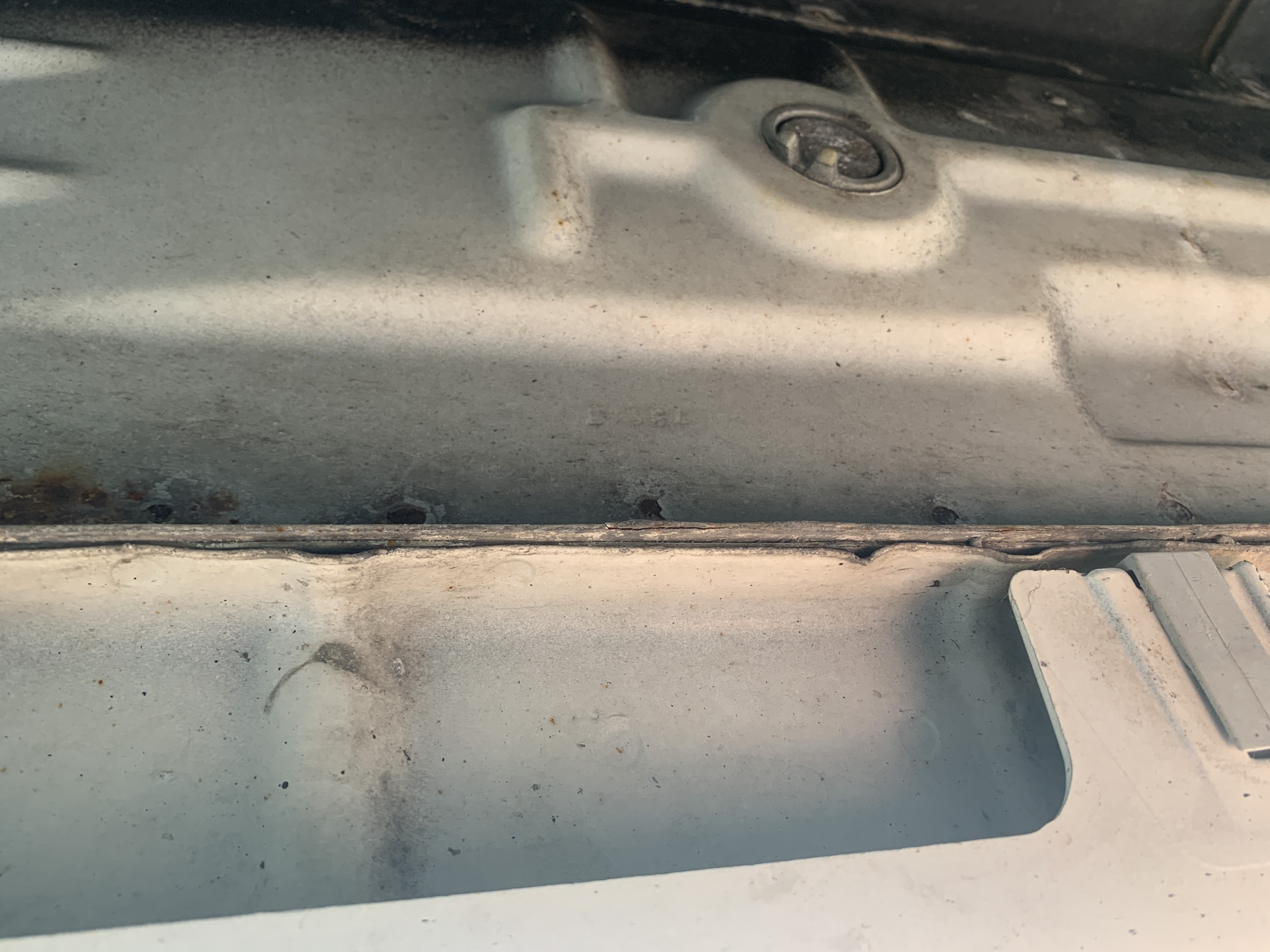 Super Solid and Clean undercarriage