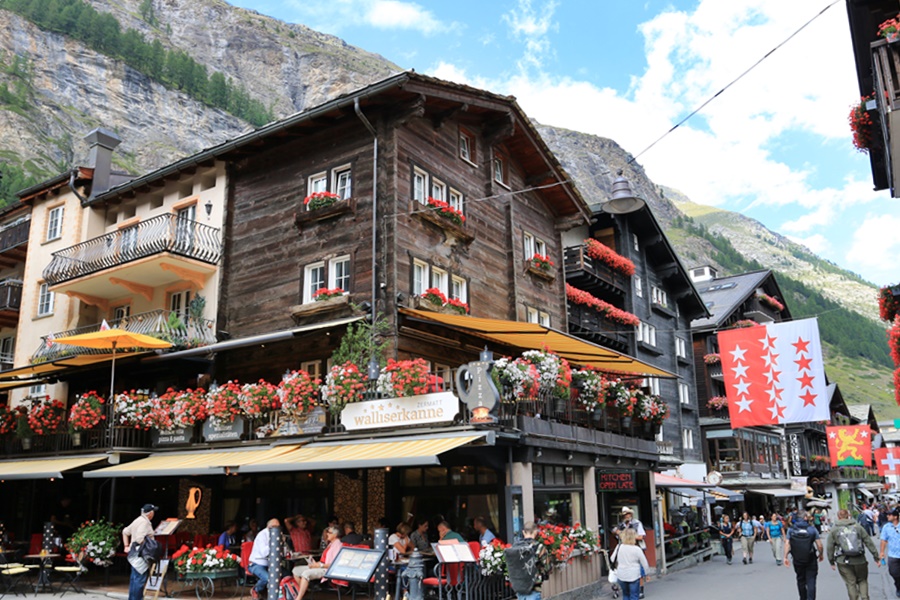 Zermatt. Bahnhofstrasse