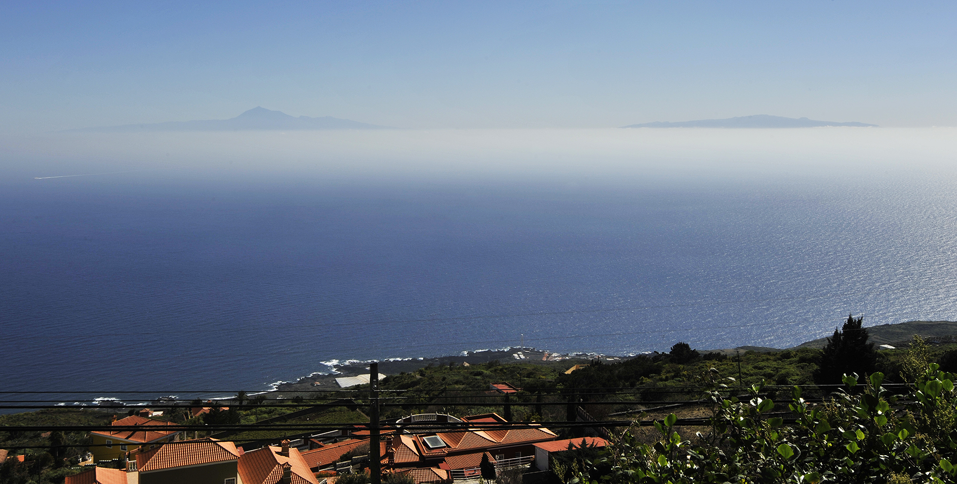 Tenerife and La Gomera seen from la Palma.jpg
