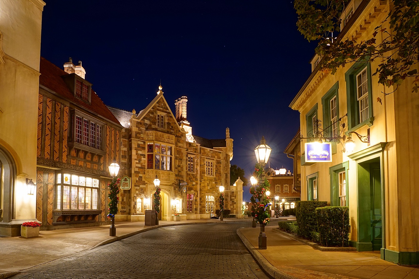 UK pavilion streets at night
