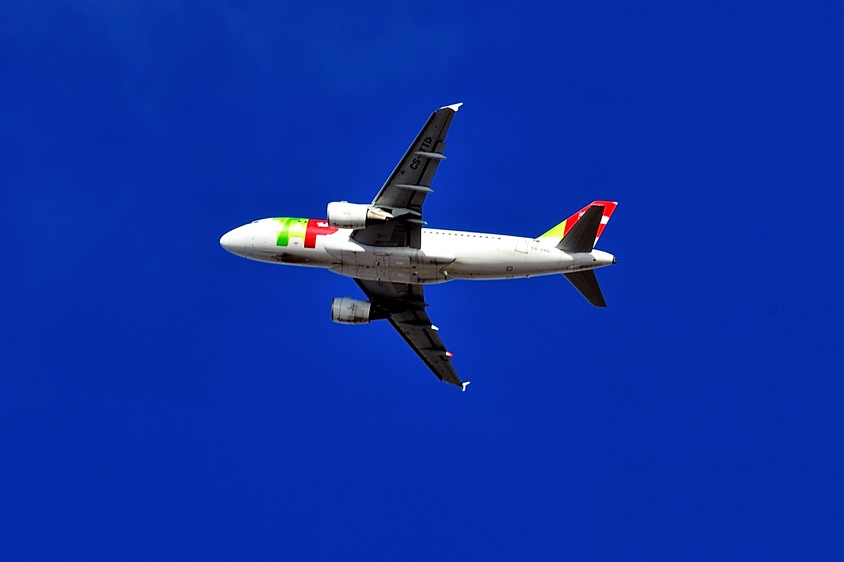 TAP A319 CS-TTD, Climbing