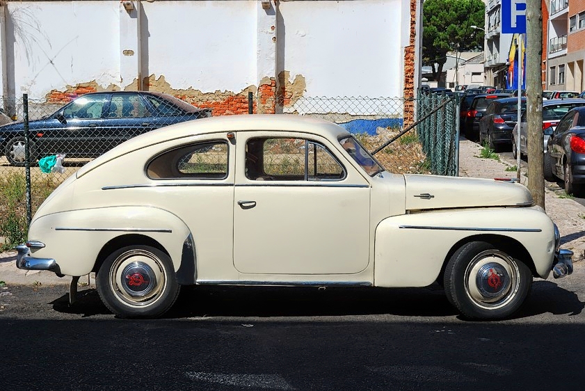 Volvo, With A Classical Profile: 1950s PV544