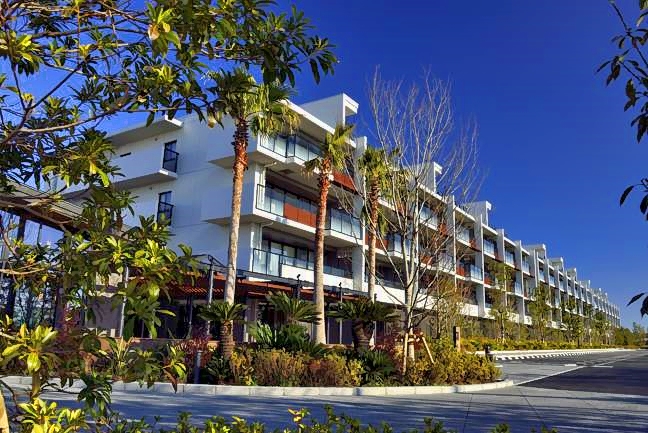 De Luxe Condominium, By the Sea, Still, Empty