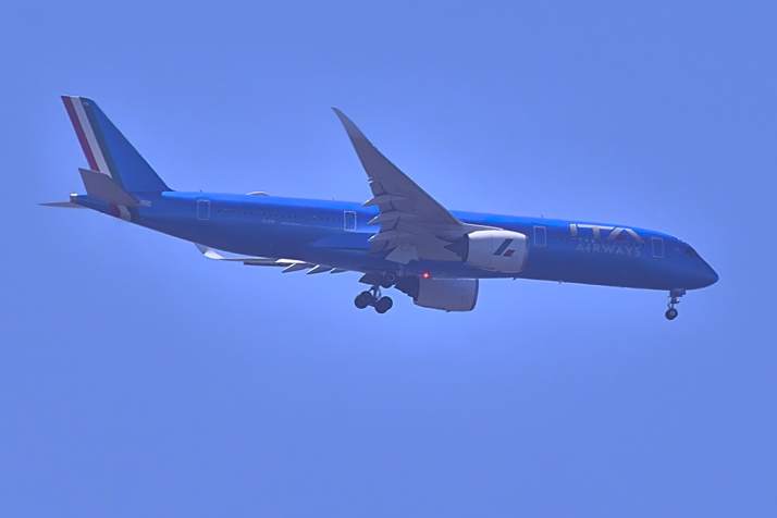 ITA Boeing B-787-9, Final Approach
