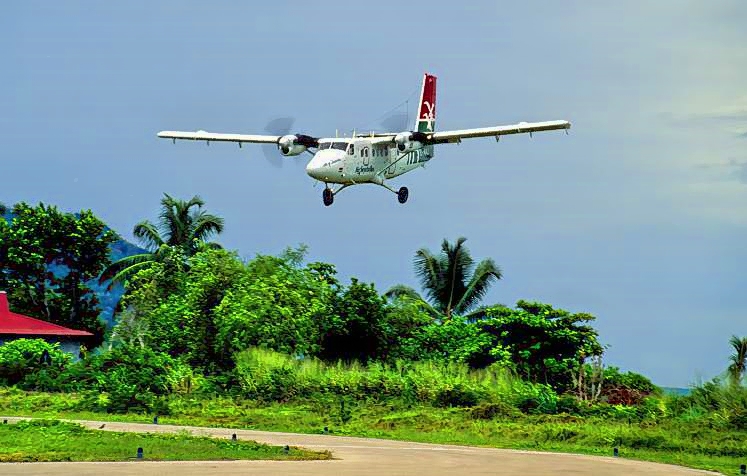 Air Seychelles DHC-6, S7-AAJ