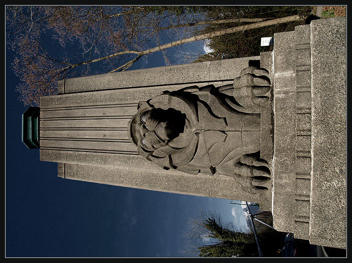 Lions Gate Bridge Statue7351.jpg