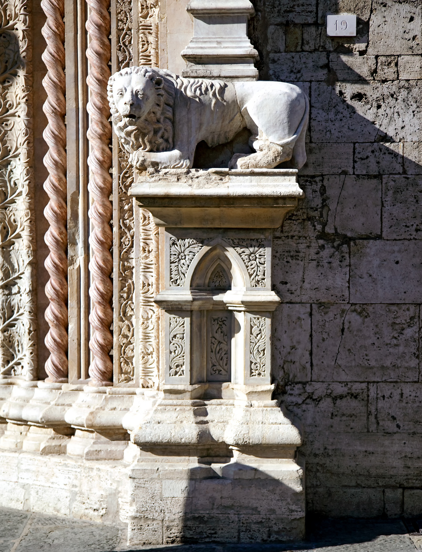 Lion (denotes Perugias allegiance to the medieval Guelph cause)