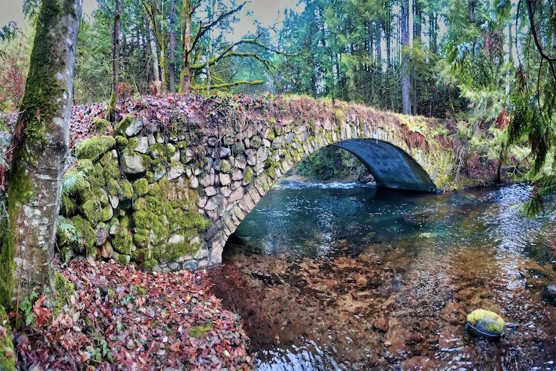 Harvey LubinThe Old Stone Bridge