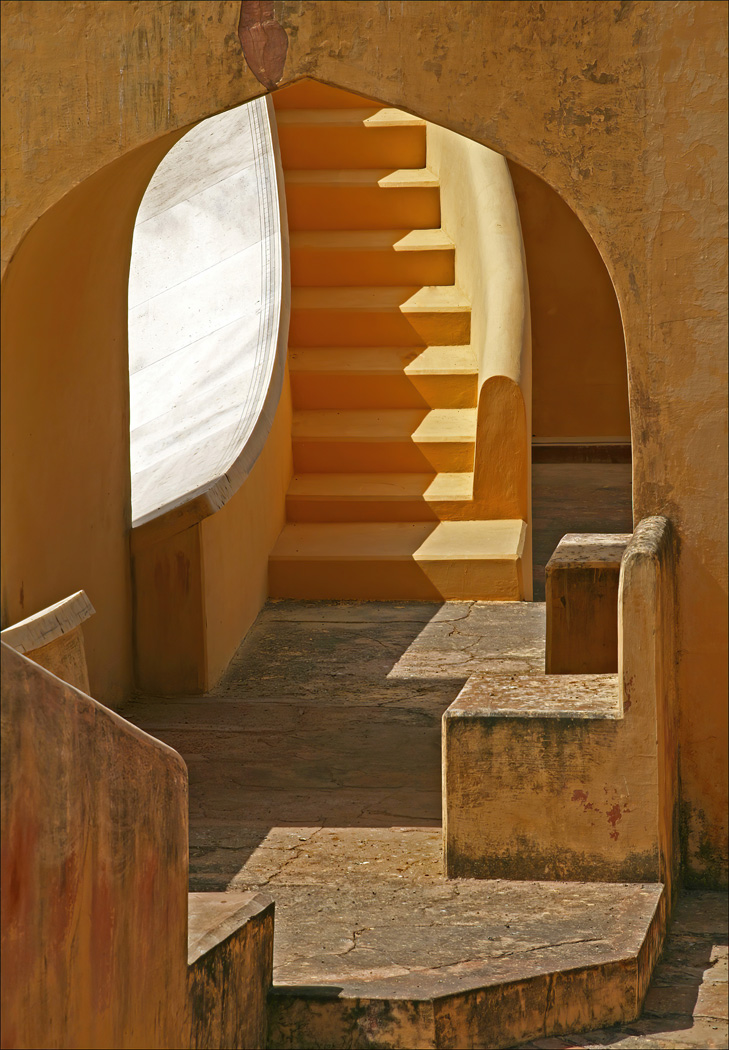 Bob Skelton<br>2022 CAPA Curves and Lines<br>Jaipur Stairwell Sculpture<br>21 pts