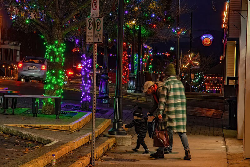 Ed TajeField Trip Nov 2022Christmas Lights LadysmithYoungster getting Excited