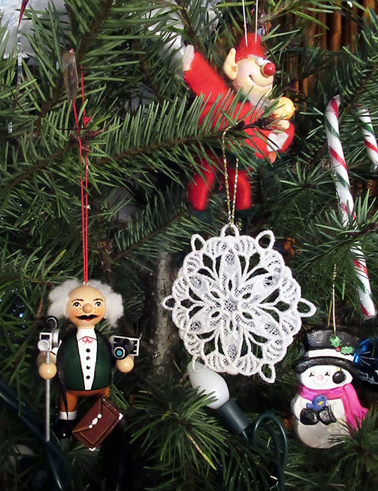 Willie HarvieHoliday FestivitiesField Trip - Dec. 3rd - 31st, 2023Decorating a Christmas Tree