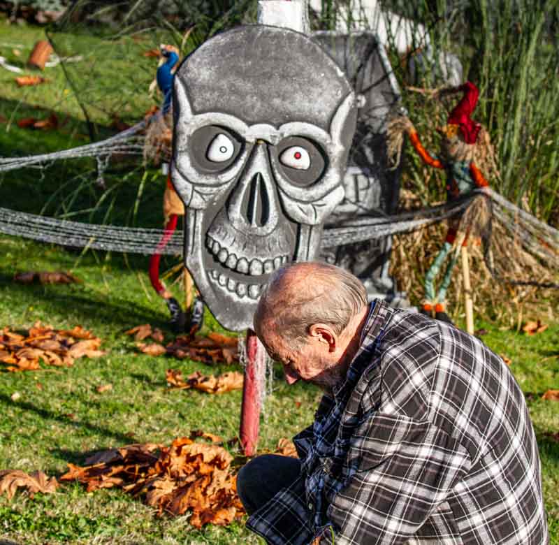 Carl ErlandHalloween-Fall  Oct 17-31, 2024Fixing the Display