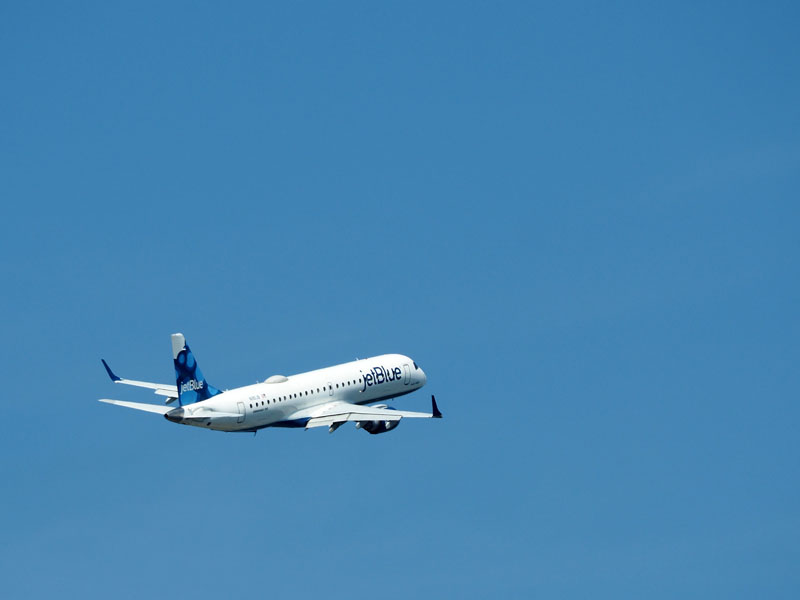 National airport Runway 33 takeoff sequence (6 of 6)