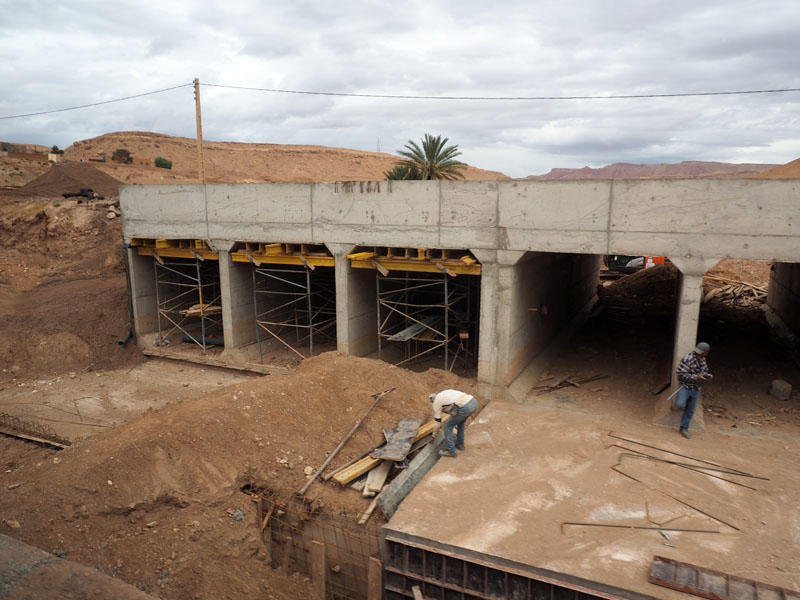 Road construction on the way from Ait Ben Haddou to Marrakech