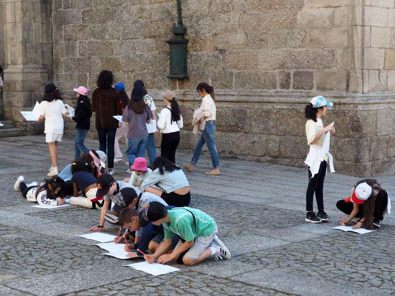 School kids on a field trip in Oliveira Square