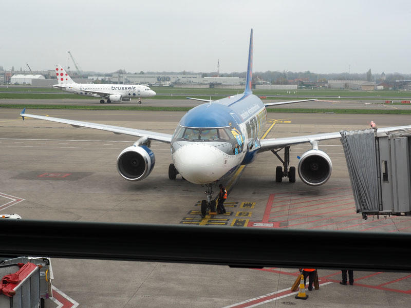 Our aircraft to Porto arrives at the gate in Brussels airport