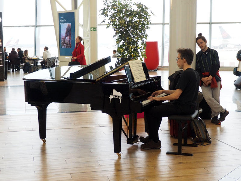 A piano for public use in Brussels airport