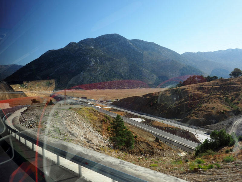 Descent from the Taurus mountains to entrance to Demirkapi tunnel