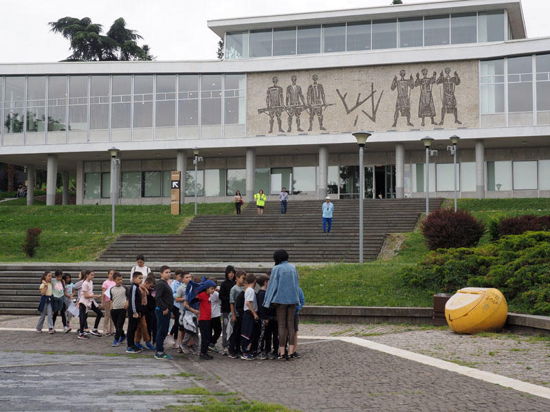 School children at the Museum of Yugoslavia
