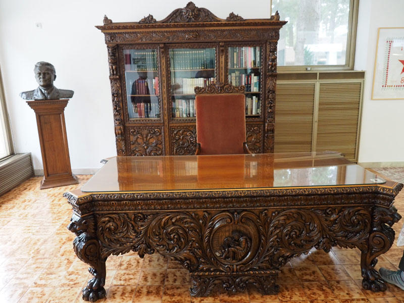 Tito's work desk - Museum of Yugoslavia