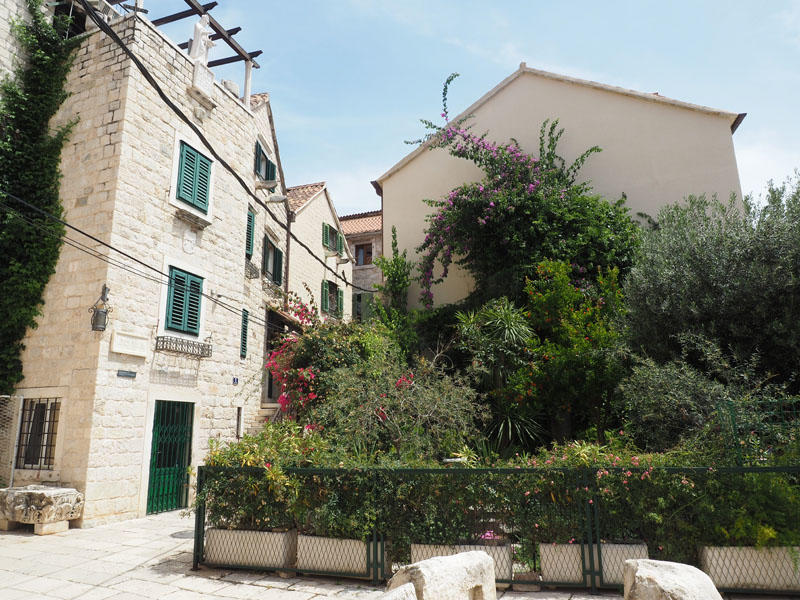 Pathways in Split