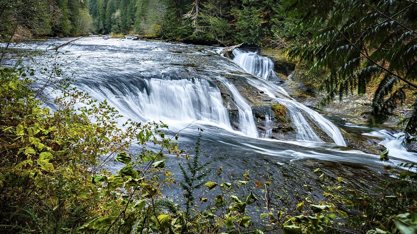 Middle Lewis River Falls