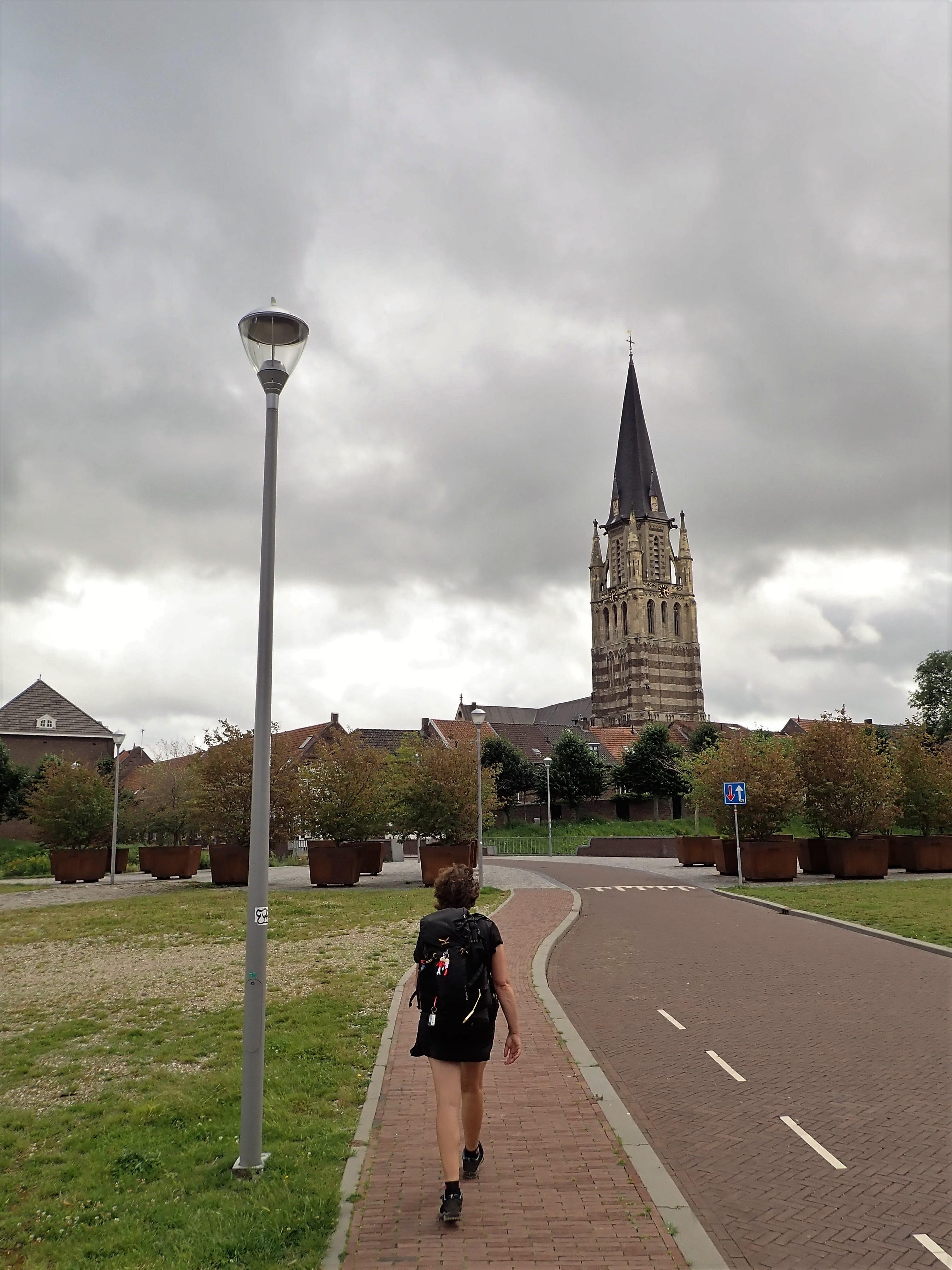 Stage 22: Entering downtown Sittard