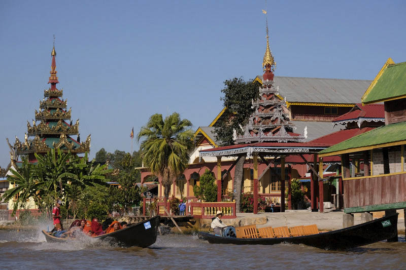 Arriving to  Nyaungshwe Pier